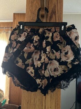 Paper Crane Black Floral Lace-Trim Athletic Shorts